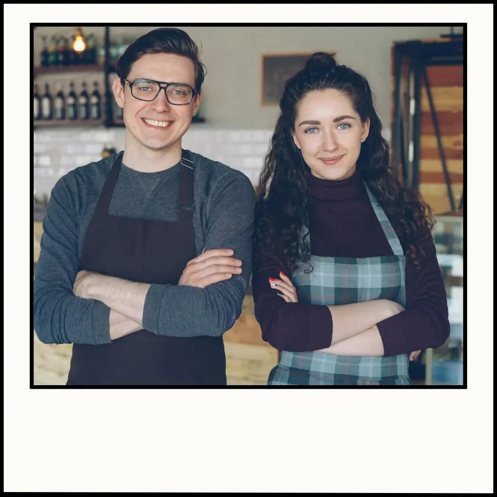 Theo et Louna, serveurs dans le restaurant La Fourchette Biterroise